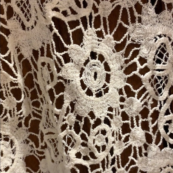 Forever 21 Open knit lace and floral tank top - Picture 6 of 8